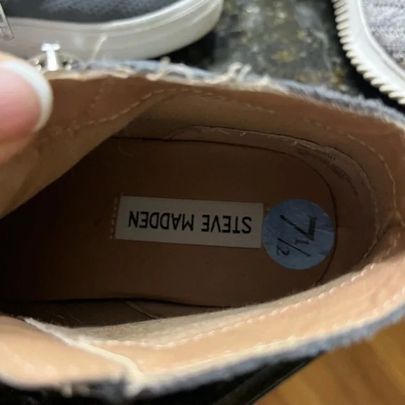 Steve Madden Shoes - Picture 3 of 3